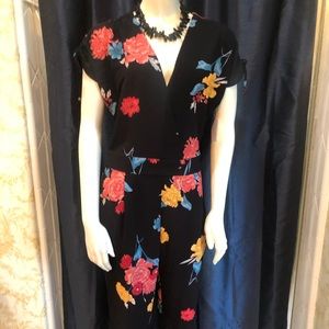 BLACK FLORAL🌺 V-NECK 🌺JUMPSUIT